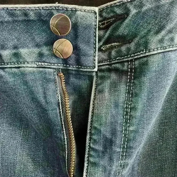 Lane Bryant Bermuda Jean Shorts NWOT - Picture 6 of 9